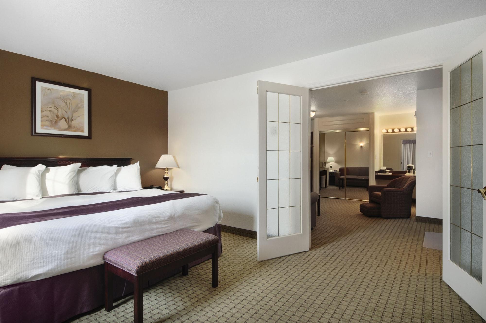 Ramada By Wyndham Red Deer Hotel & Suites Εξωτερικό φωτογραφία