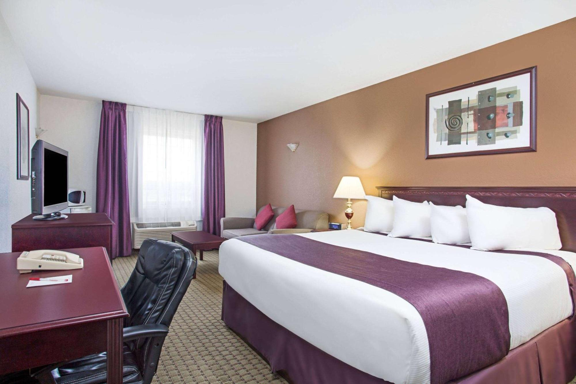 Ramada By Wyndham Red Deer Hotel & Suites Εξωτερικό φωτογραφία