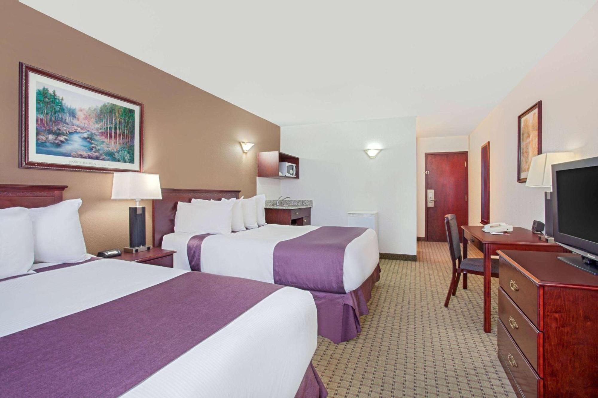 Ramada By Wyndham Red Deer Hotel & Suites Εξωτερικό φωτογραφία