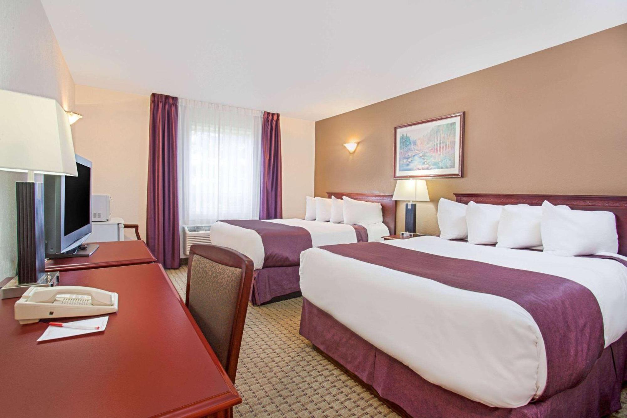 Ramada By Wyndham Red Deer Hotel & Suites Εξωτερικό φωτογραφία