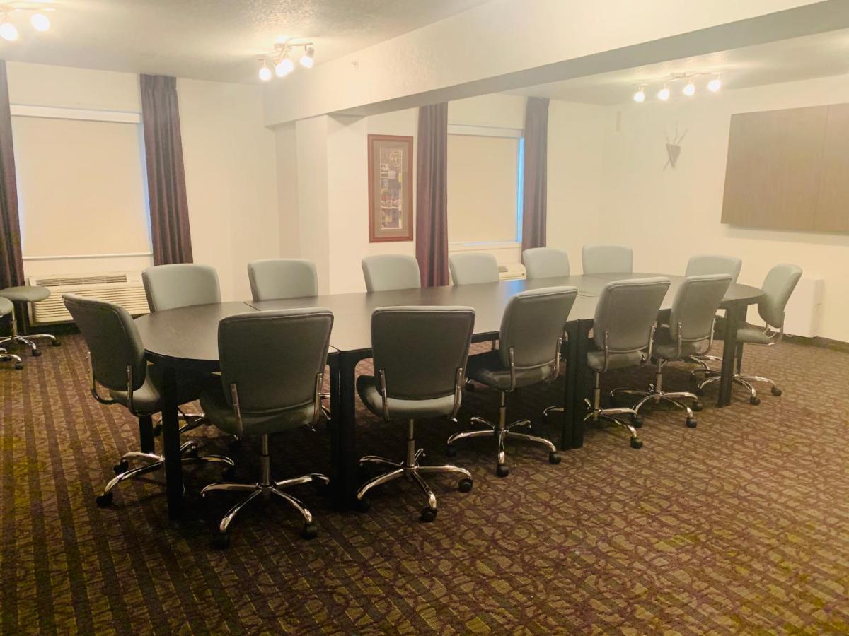 Ramada By Wyndham Red Deer Hotel & Suites Εξωτερικό φωτογραφία