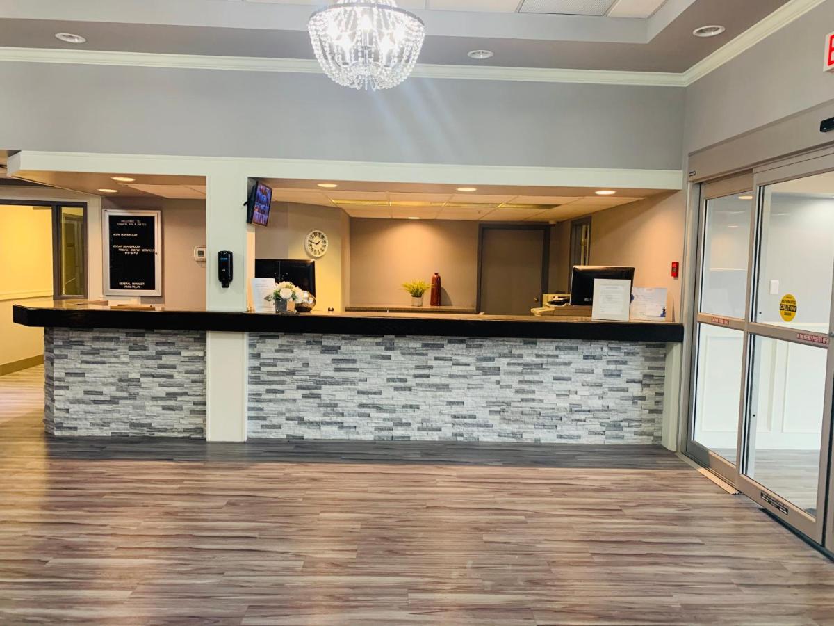 Ramada By Wyndham Red Deer Hotel & Suites Εξωτερικό φωτογραφία