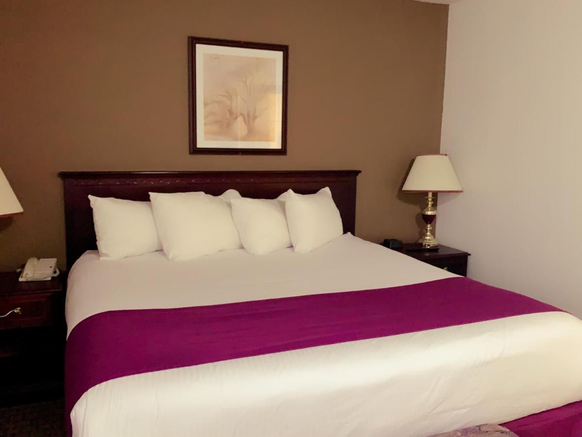 Ramada By Wyndham Red Deer Hotel & Suites Εξωτερικό φωτογραφία
